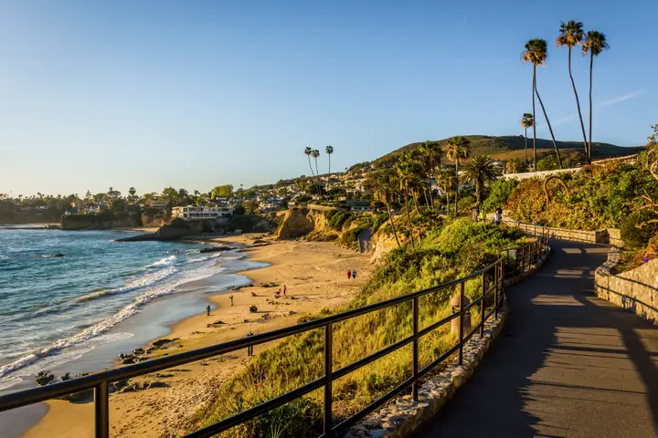 Long-Distance Shuttle from San Diego to Laguna Beach